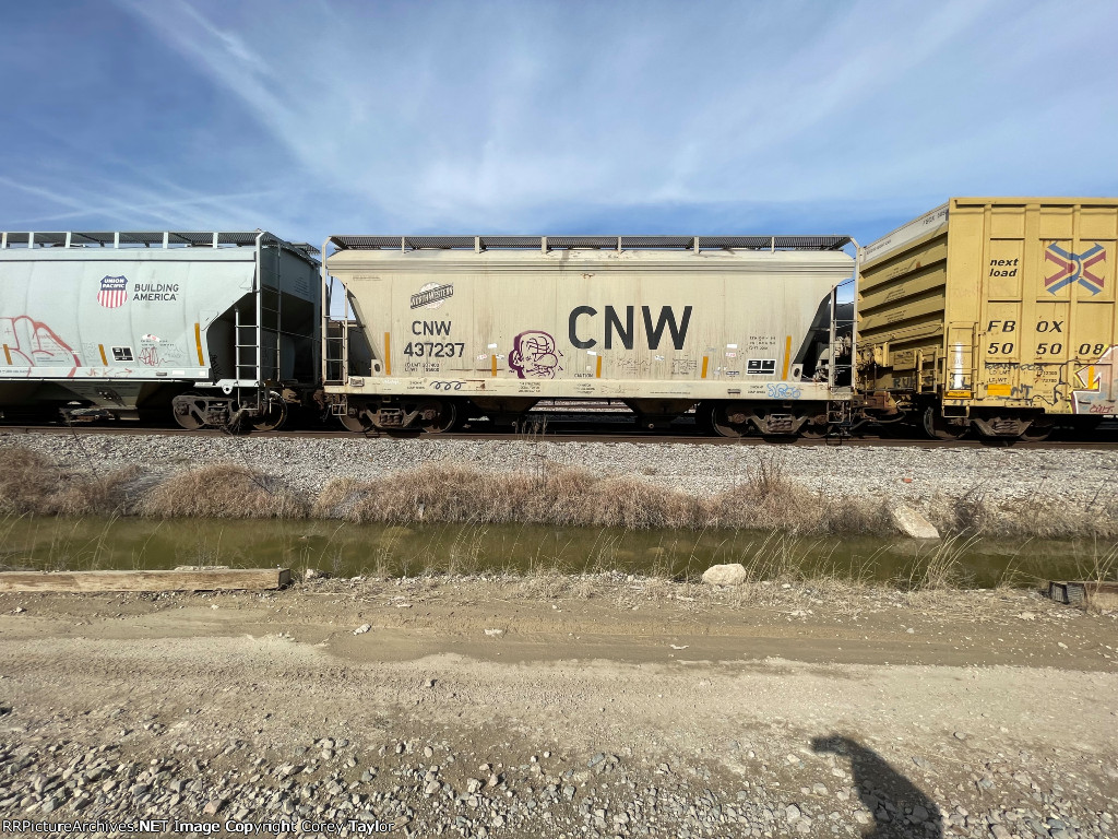 CNW 437237